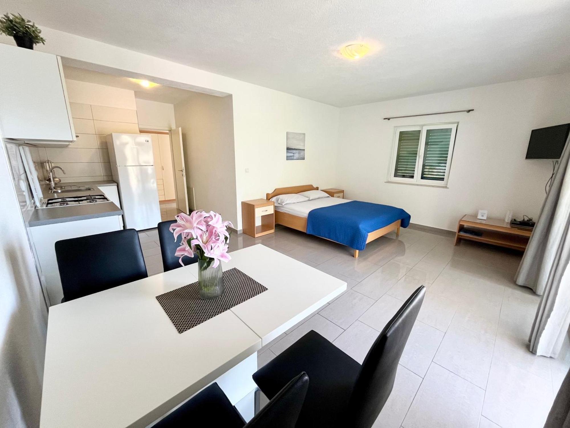 Paradise Apartments - Robinson Getaway Gdinj Buitenkant foto