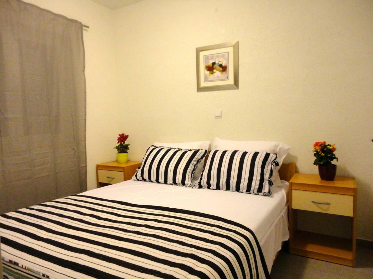 Paradise Apartments - Robinson Getaway Gdinj Buitenkant foto