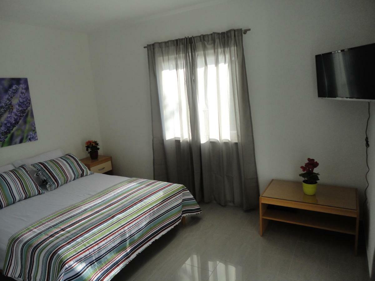 Paradise Apartments - Robinson Getaway Gdinj Buitenkant foto