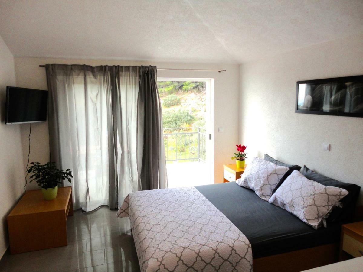 Paradise Apartments - Robinson Getaway Gdinj Buitenkant foto