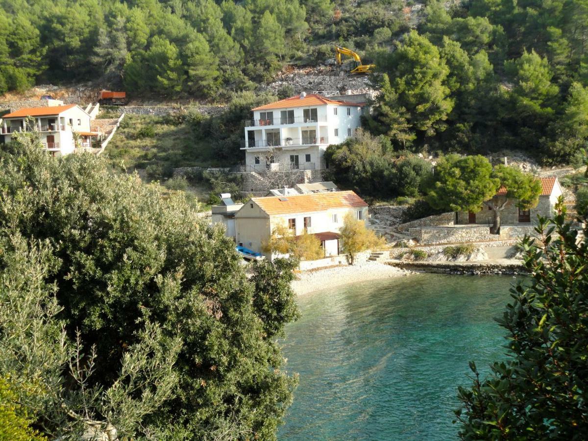Paradise Apartments - Robinson Getaway Gdinj Buitenkant foto