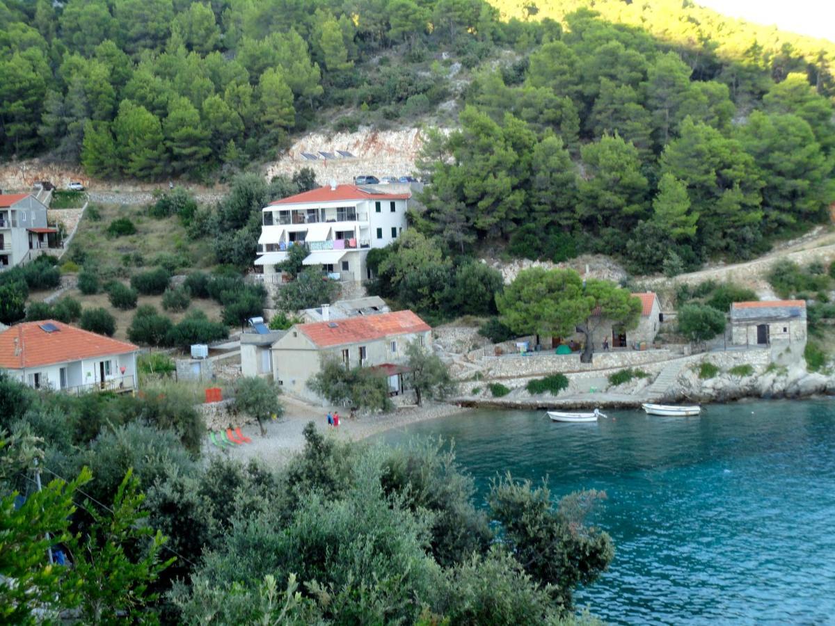 Paradise Apartments - Robinson Getaway Gdinj Buitenkant foto